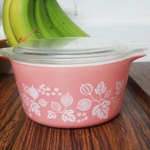 Pink 473  1 Qt Pyrex Round Dish With lid